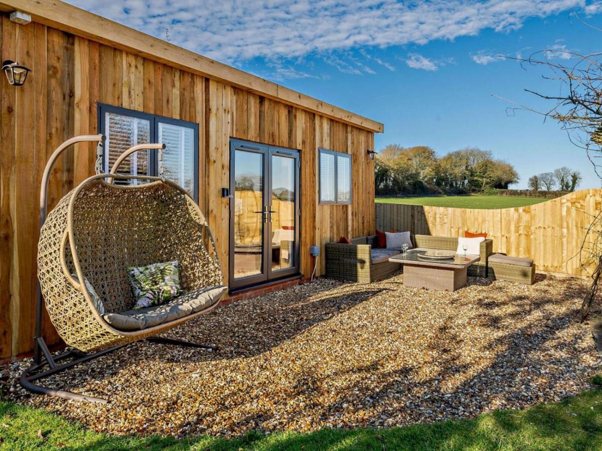 Log Cabin Near Bath Чипенхэм Экстерьер фото